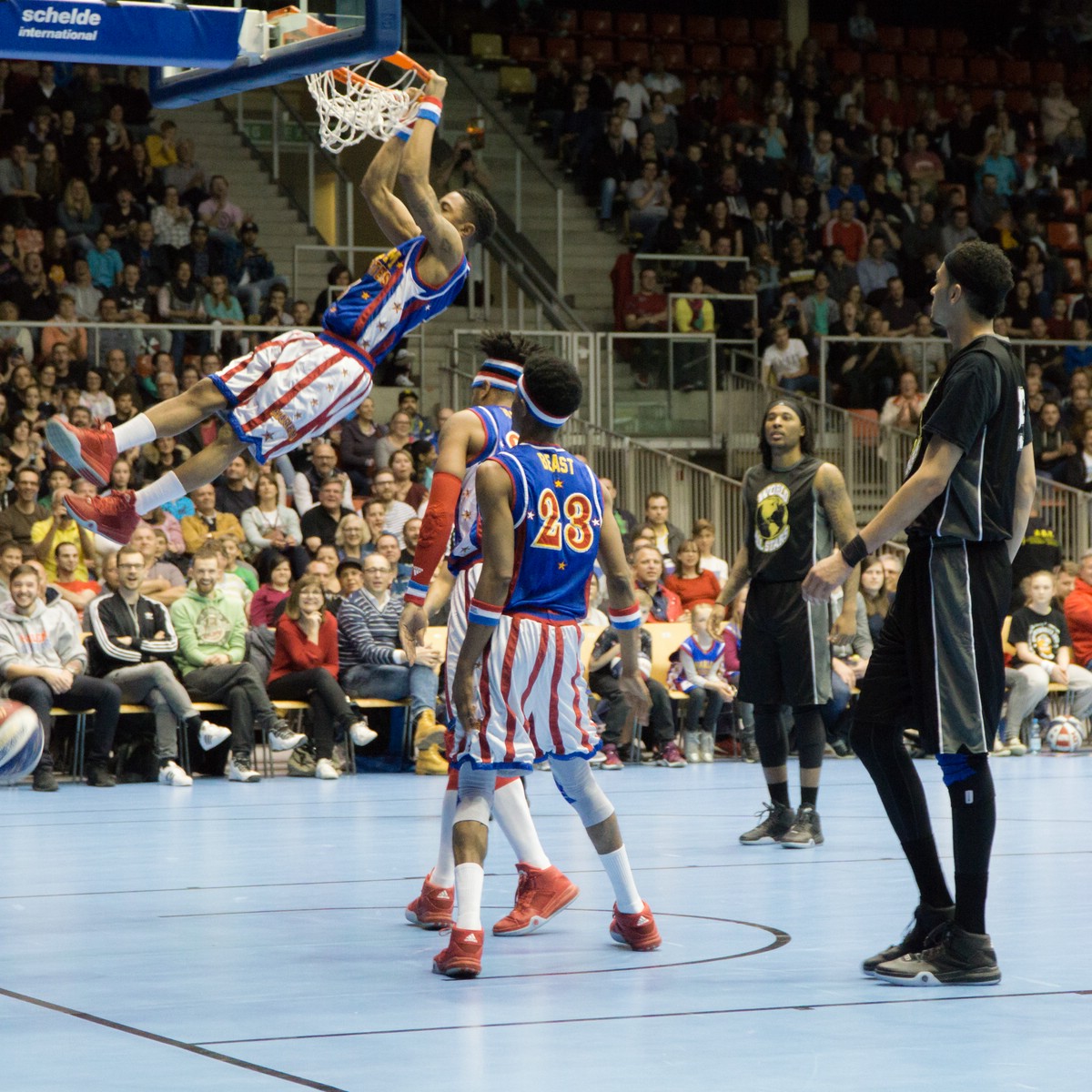 O Fotomagazin / Harlem Globetrotters in der TipsArena 2016